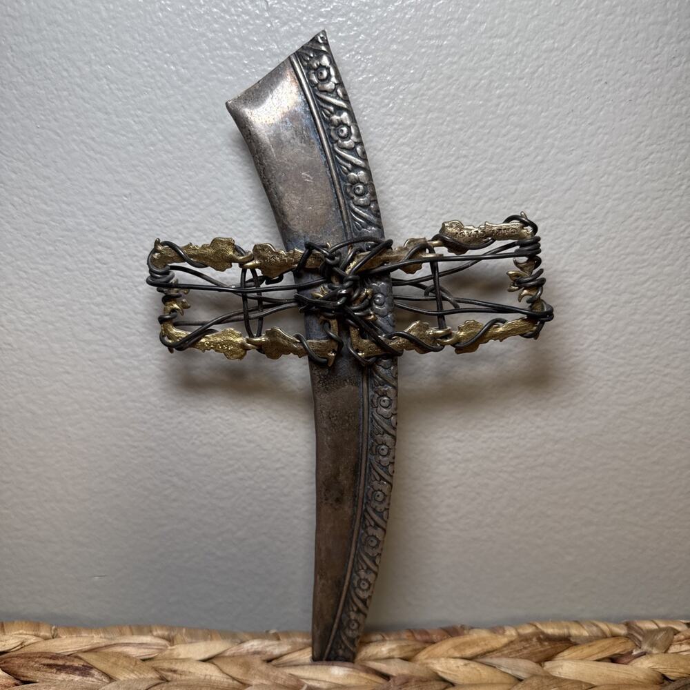 Vtg Cape Craftsmen Grapevine Wall Cross Metal Christian Religious Decor 8.75”